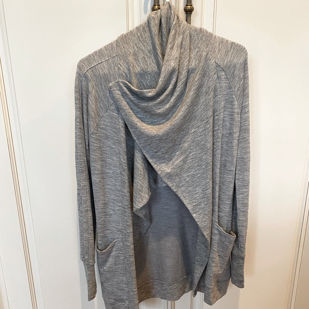 Athleta Convertible Wrap. Wear Multiple Ways With Multiple Invisible Magnets.
